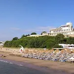 Cosy Sea View With Terrace 2 Min From Lazur アパート ブルガス