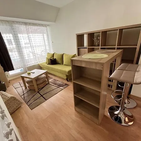 Cosy Near The With Terrace & Sea View شقة بورغاس